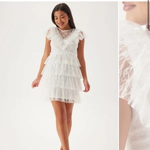 Vit student klänning - Säljer denna jätte söta klänning. Perfekt till student eller konfirmation. Säljer på grund utav att jag hittat en annan till studenten, då tiden har gått ut för att lämna tillbaka. Klänningen är därför  aldrig använd samt prislapp och allt sitter kvar.  Skriv gärna för fler bilder!