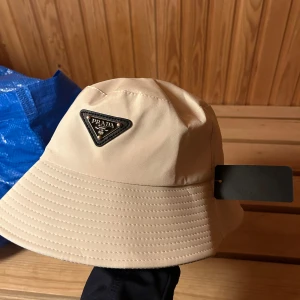 Beige hatt  - Hatt