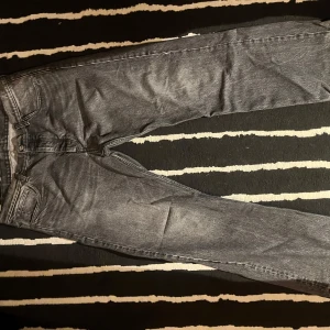 Grå jeans från Hope - Hope rush jeans. Storlek 36