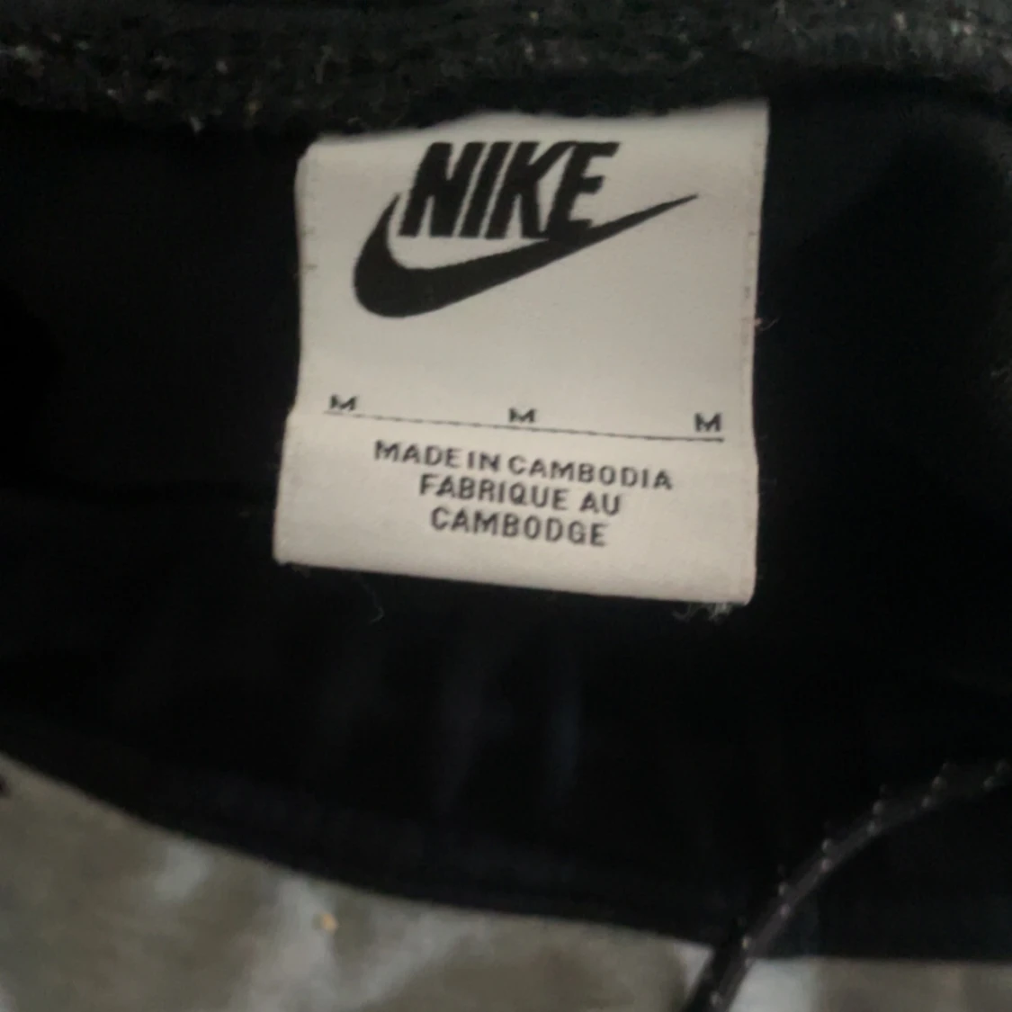 Säljer nike tech tracksuit svartgrå - 1