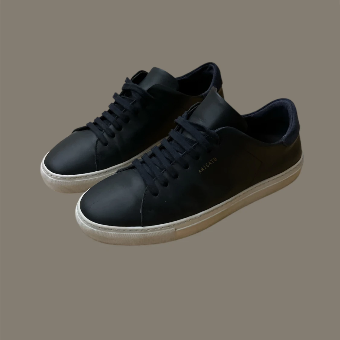 Marinblåa Axel Arigato clean 90