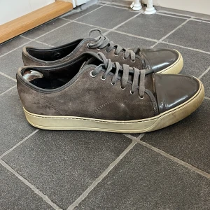 Lanvin 42-43 - Snygga lanvin stlk uk8 i bra skick finns små tecken på användning