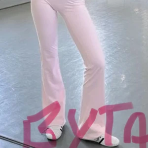 Säljer/ byter  - DÖSNYGGA Rosa yoga pants från exercere i strlk S-short, älskar dom mega mycket men tyvärr lite för korta. Nästan helt oanvända. Hade helst bytt mot Xs- long eller S- long men kan annars tänka mig sälja 