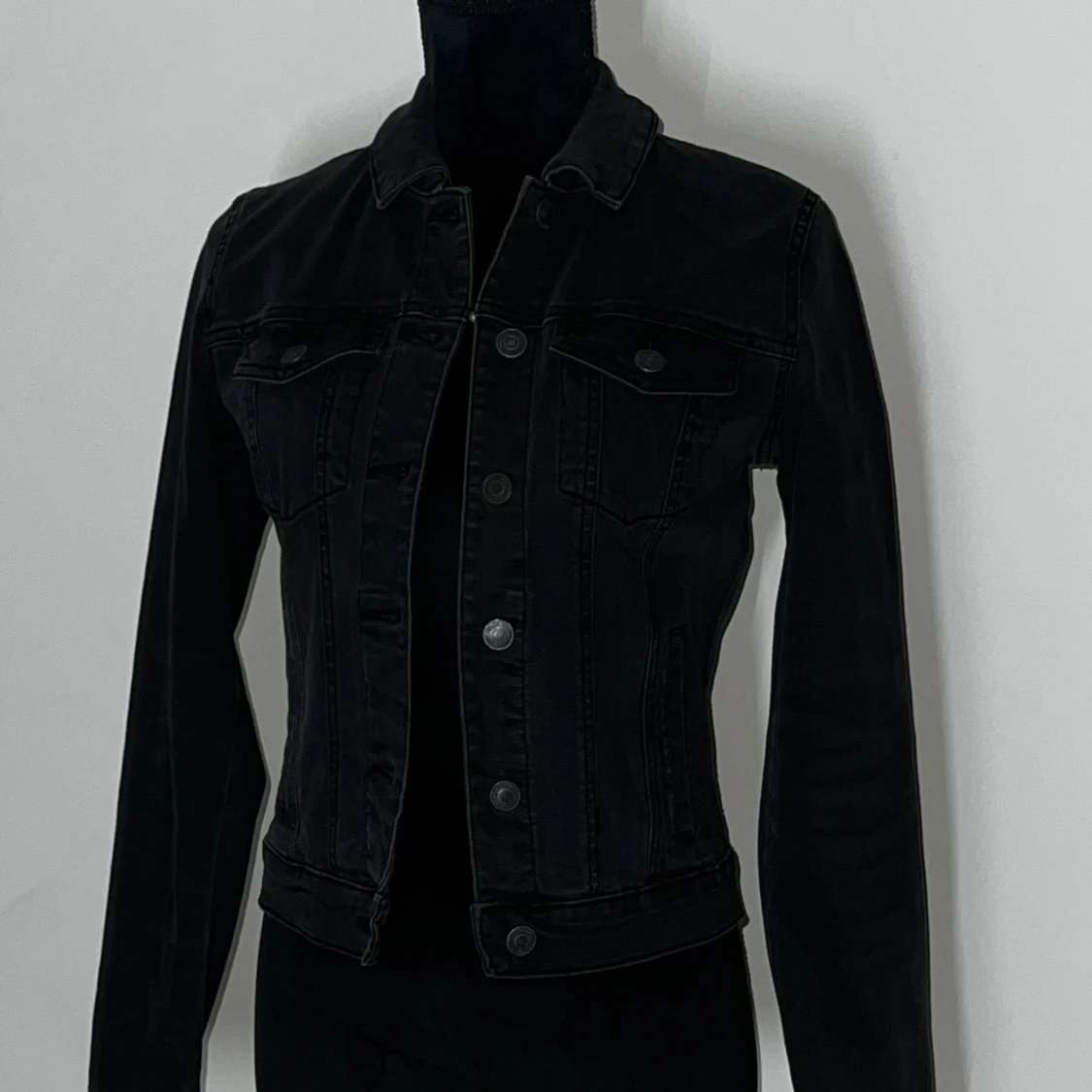 Svart jeansjacka - 1