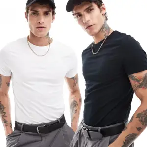 4 st Riktigt snygga slim fit T-shirtar från asos i perfekt skick, använda max 2 gånger. Lite skrynkliga på grund av att de är nytvättade. De är helt slutsålda.