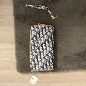 Plånbok  - Köptes utomlands och kommer ej till användning. 