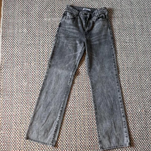 Zara jeans - Waist: 28 Length: 32 Good condition 
