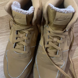 nike skor  - använd ert parr gånger storlek 44