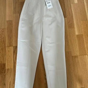Oanvända kostymbyxor.  - Helt nya kostymbyxor från Zara.