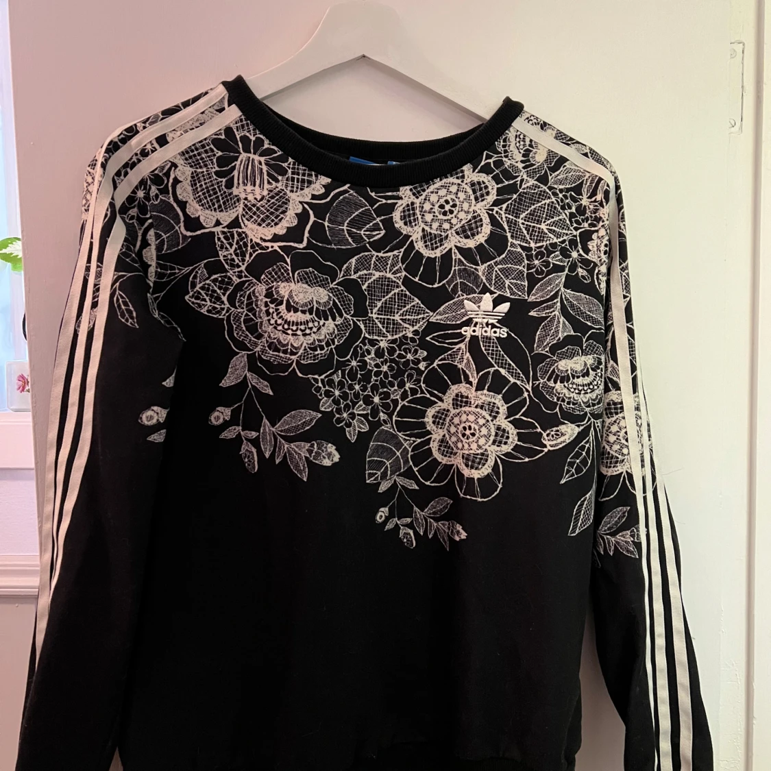 Adidas crewneck