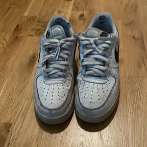Nike air force on - Mina gammla air forces säljer jag  För 50kr  Storlek 44,5  Passar bra för både 44 och 45 