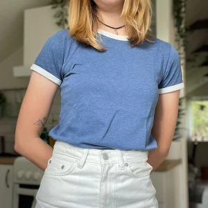 T-shirt - Blå t-shirt i bra skick!