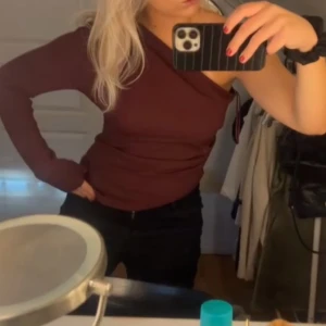 One shoulder - Fin topp som är aldrig använd. Liten i storleken 🥰