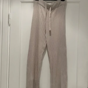 Ribbade mjukisbyxor  - Jätte sköna ribbade mjukisbyxor😍😍 (Är lite noppriga men det är lätt att få bort😊)