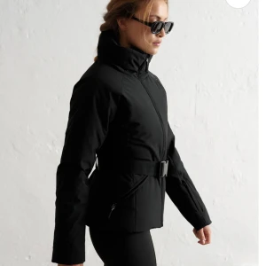 Vinterjacka/skidjacka - Säljer min Aimn Black Verbier Jacket, endast använd en skidsemester. Nypris 2499 kronor. 