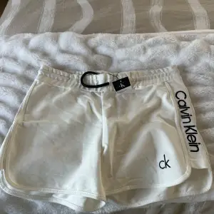 Calvin Klein shorts som är aldrig använd prislappen finns på storleken är inte normal de är småa i storlek.