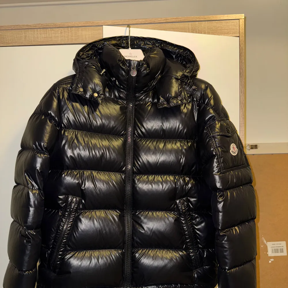 Moncler jacket (maya) almost new.  Size - 2  Black I have recipe/Kvitt. . Jackor.