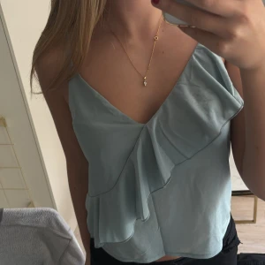 Volang linne - Jättefint volang linne från hm som aldrig är använt.