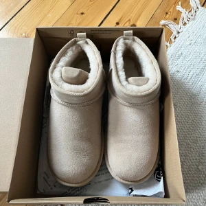 Ugg classic ultra mini  - Helt oanvända, strl 37. Nypris 2000kr