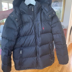 Ralph Lauren Jacka  - Jag säljer min ralph lauren jacka för den är för lite.