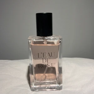 L’eau de rose  - Parfym l’eau de rose från Jeanne Arthes. Nästan oanvänd!