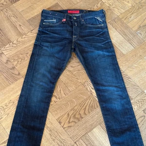Replay Waitom - Replay waitom jeans Slim fit, riktigt feta 30/32 Midjemått: 84 Innerben: 84