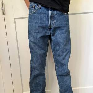 Levis 501 blåa Storlek 28 32 Använda 