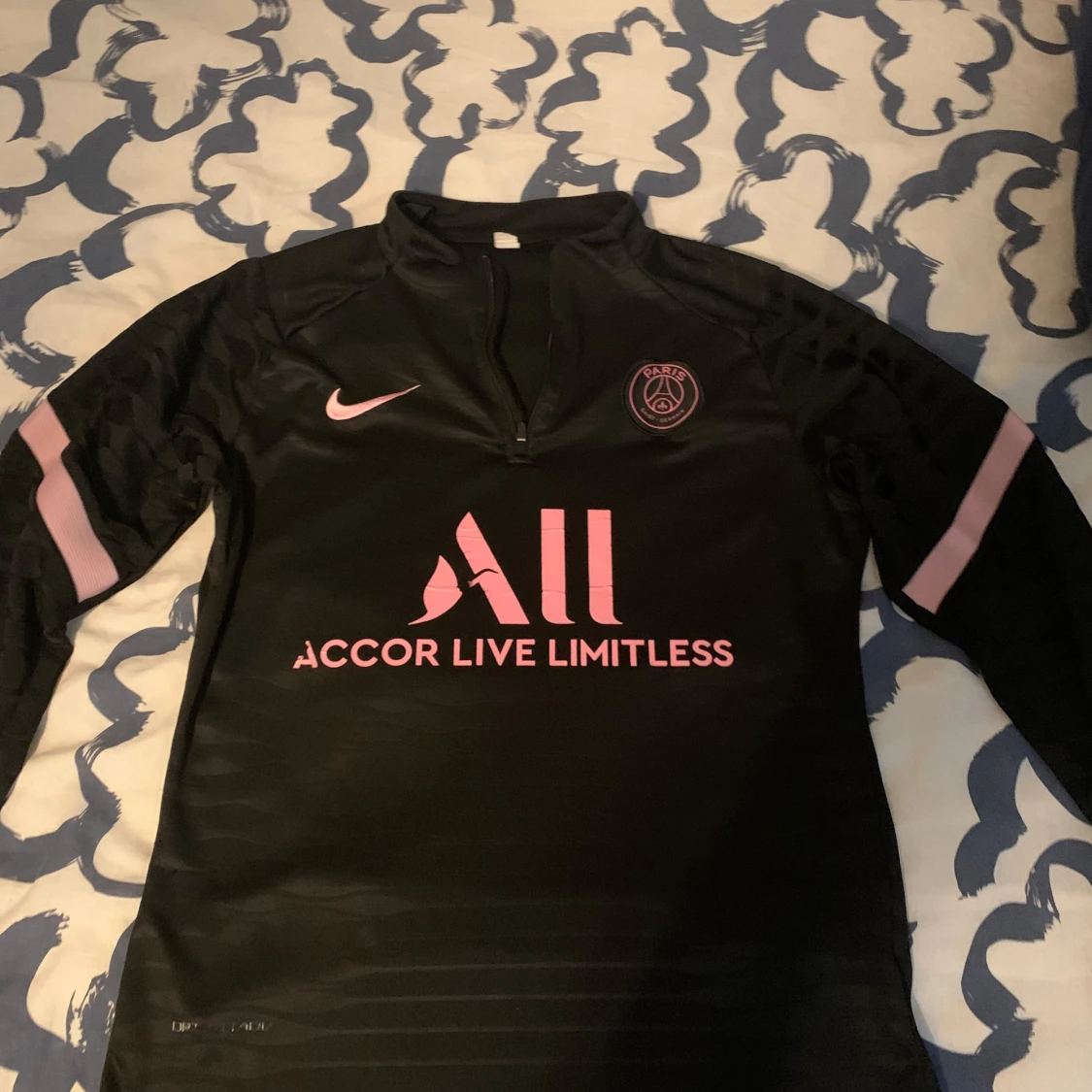 Säljer psg tracksuit i storlek S