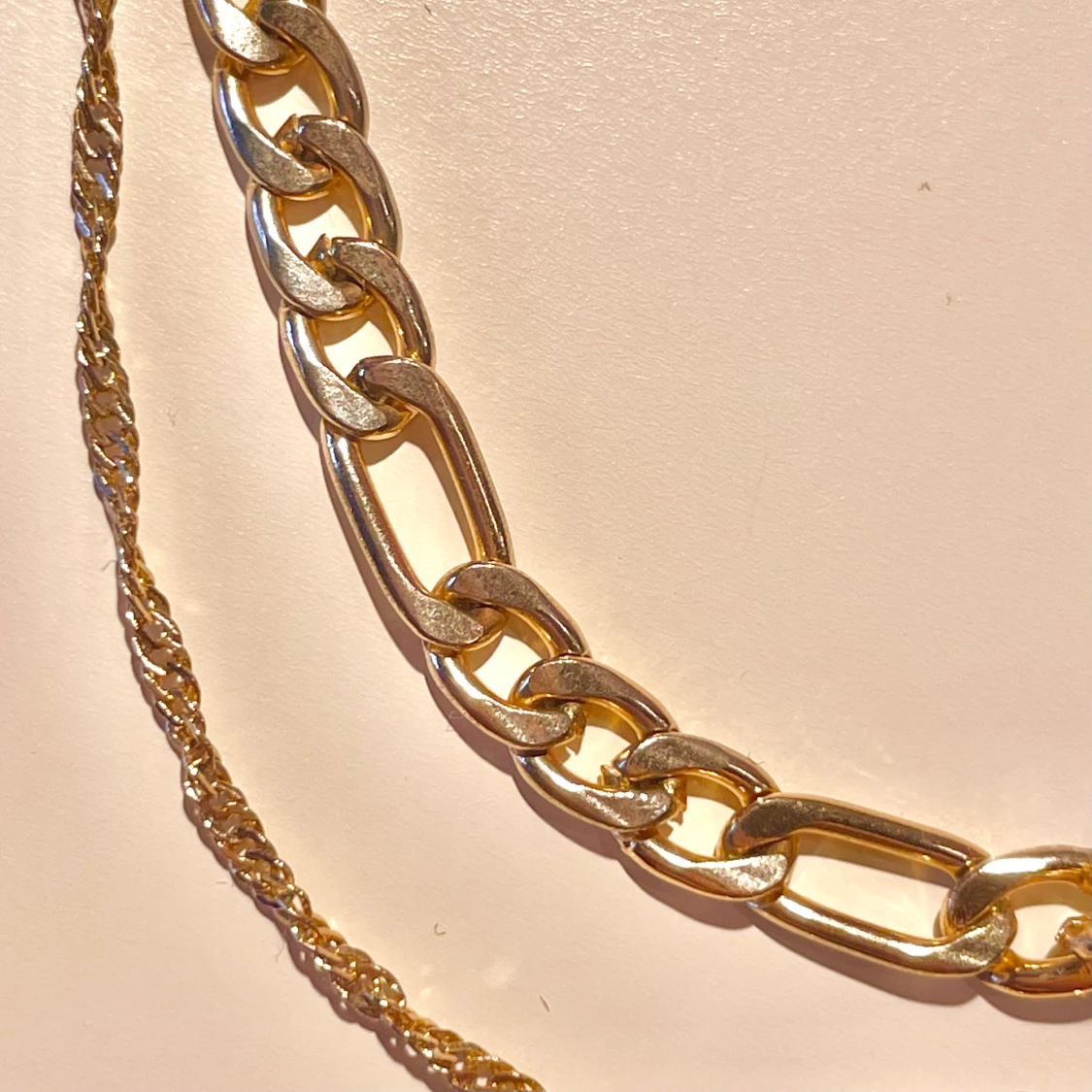 Fint guldfärgat halsband  - 90