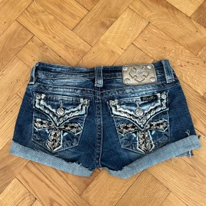 Miss me shorts - Superfina lågmidjade Miss Me shorts!! Passar mig som bär XS-S i jeans!