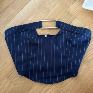 Tubtopp  - Från prettylittlething storlek 36