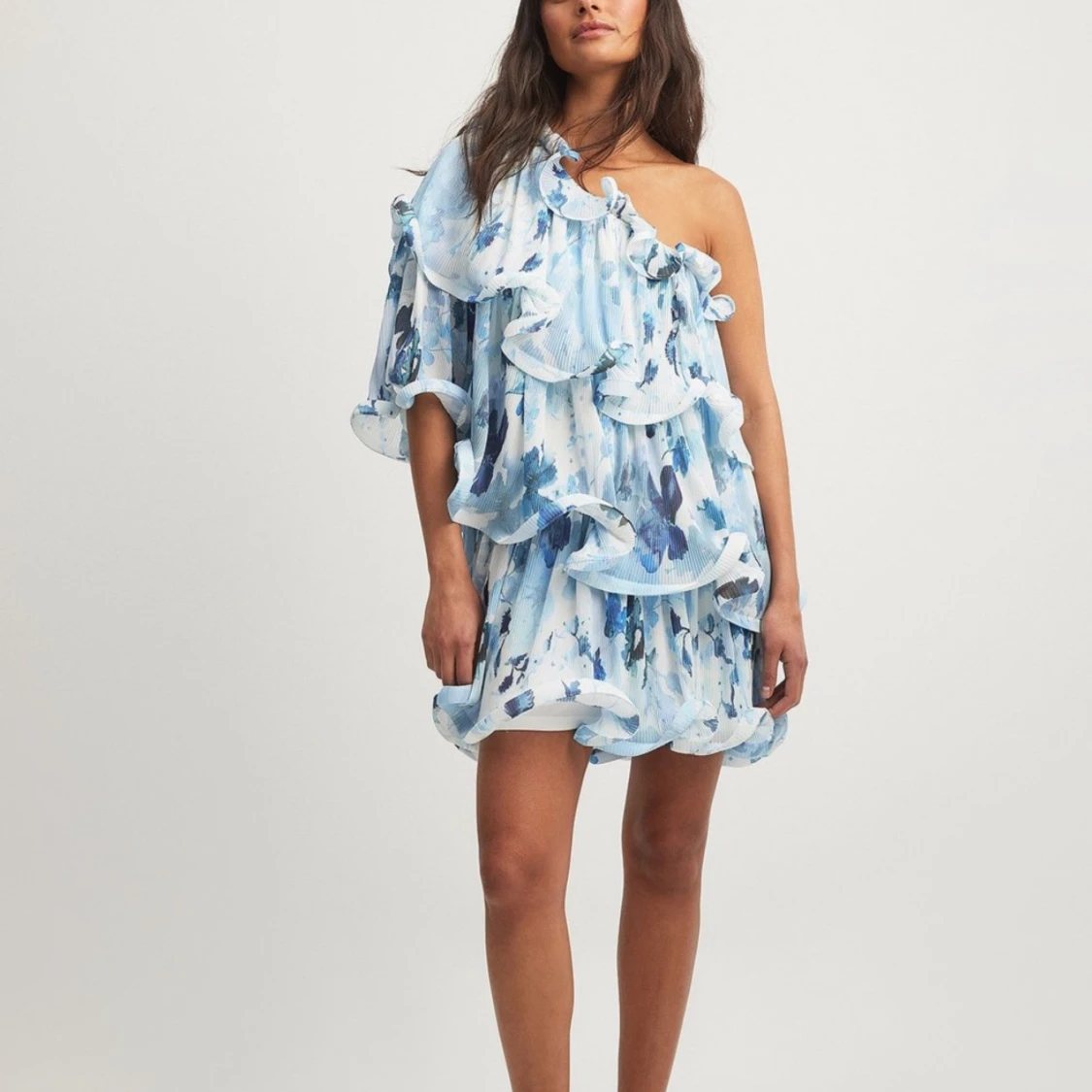 Plisserad volangklänning - 91