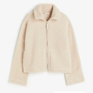 Teddy jacka  - Säljer min populära Teddy jacka från hm💕💕bra skick, perfekt till hösten/vintern