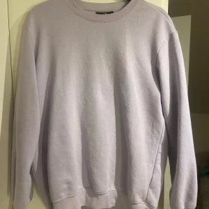 Sweatshirt  - Fin sweatshirt ifrån hm💕jätte snygg pastellila färg, perfekt mysig tröja till höst & vinter!!