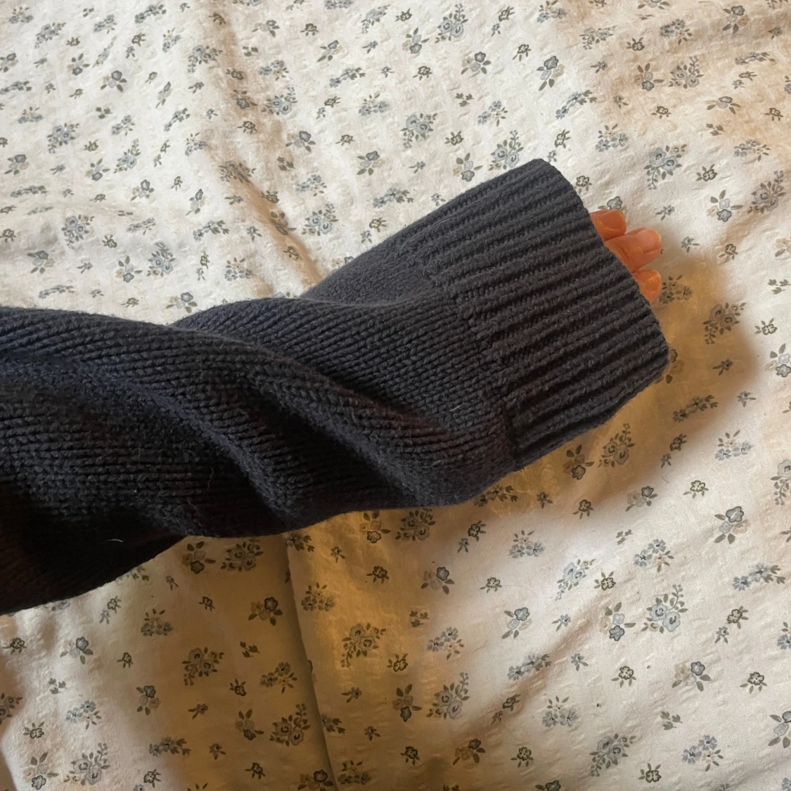 Marinblå stickad tröja  - 91