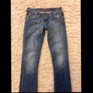 Lågmidjade jeans  - Super fina lågmidjade jeans i strl s ungefär💓 