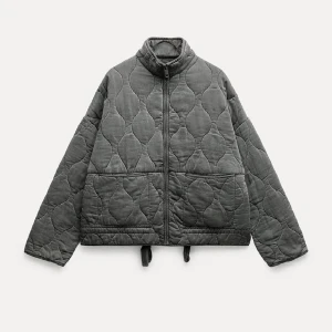 grå jacka från zara - säljer denna fina jacka från Zara, kom privat för egna bilder!🥰