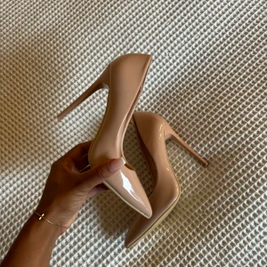 Klackar  - Beiga pumps