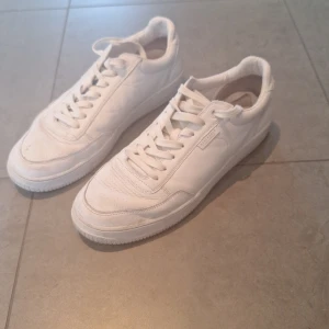 Sthlm design group sneakers - Sthlm design group sneakers i ganska bra skick