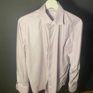 Eton Skjorta - Rosa Eton skjorta i storlek 39, (M/L).