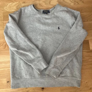 Ralph lauren tröja - Väldigt fin tröja som passar killar och tjejer