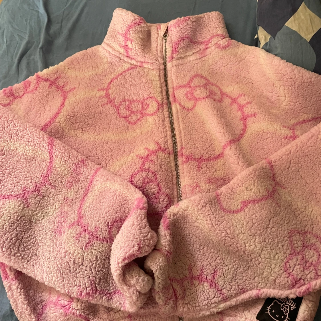 Rosa fleecejacka från H&M x Sanrio