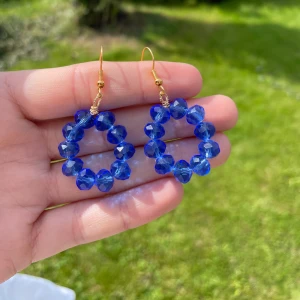 Örhänge  - Stilrena örhängen i en vacker blå nyans 💙