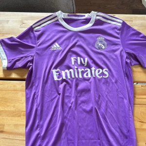 Real Madrid tröja Ronaldo  - Använd och bra skick 