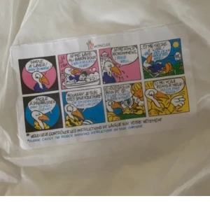 Vit Moncler väst  - Nästan ny haft den på mig 3 4 gånger