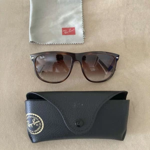 Rayban boyfriend - Tja Säljer mina helt nya rayban boyfriends. Hör av er vid frågor eller funderingar😁