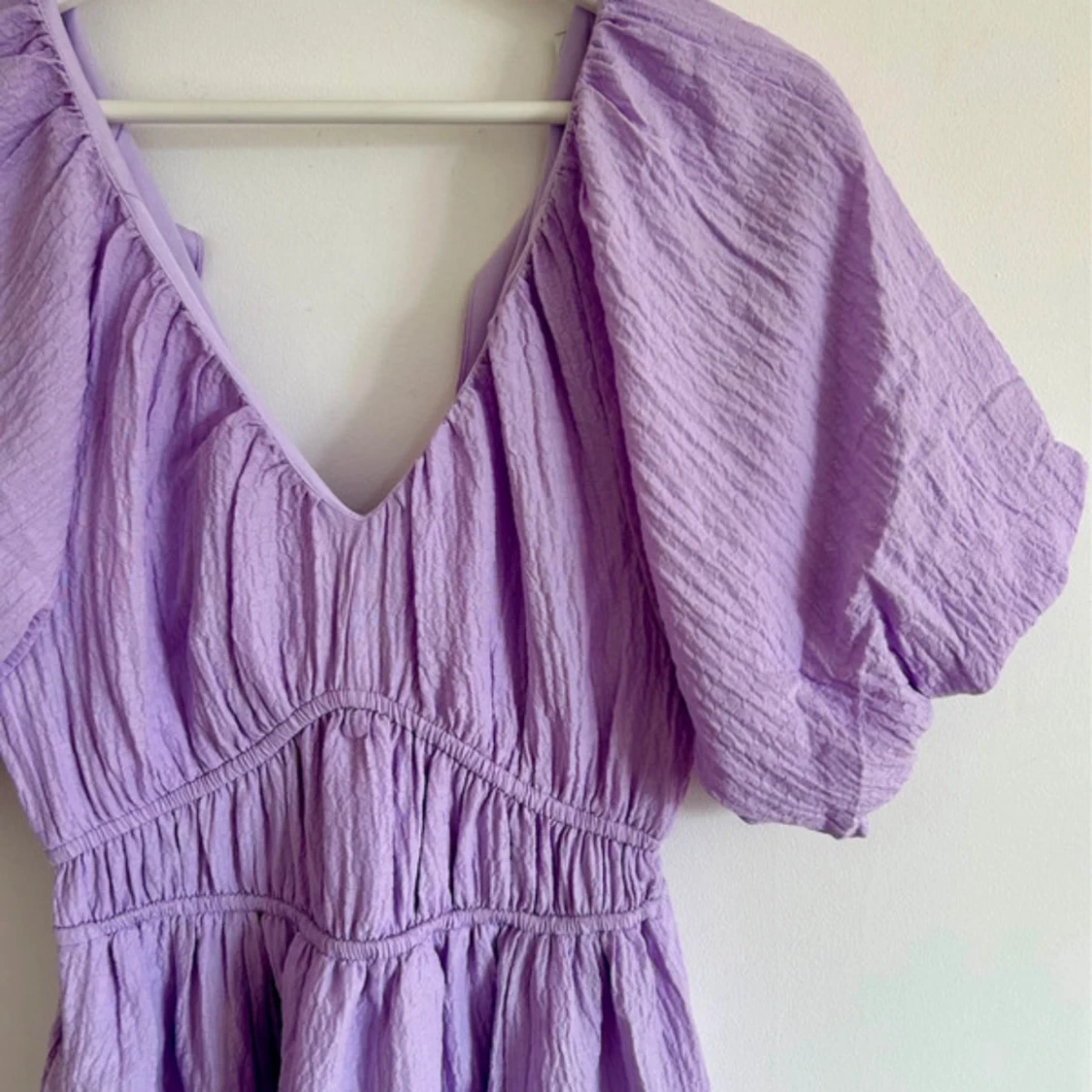 V-ringad midi klänning - Kappahl