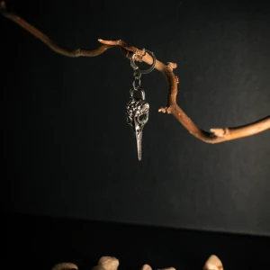 Thilda earring - Säljer ett örhänge som är perfekt att matcha med mina andra smycken och annat som jag säljer.Perfekt för alla tillfällen💕