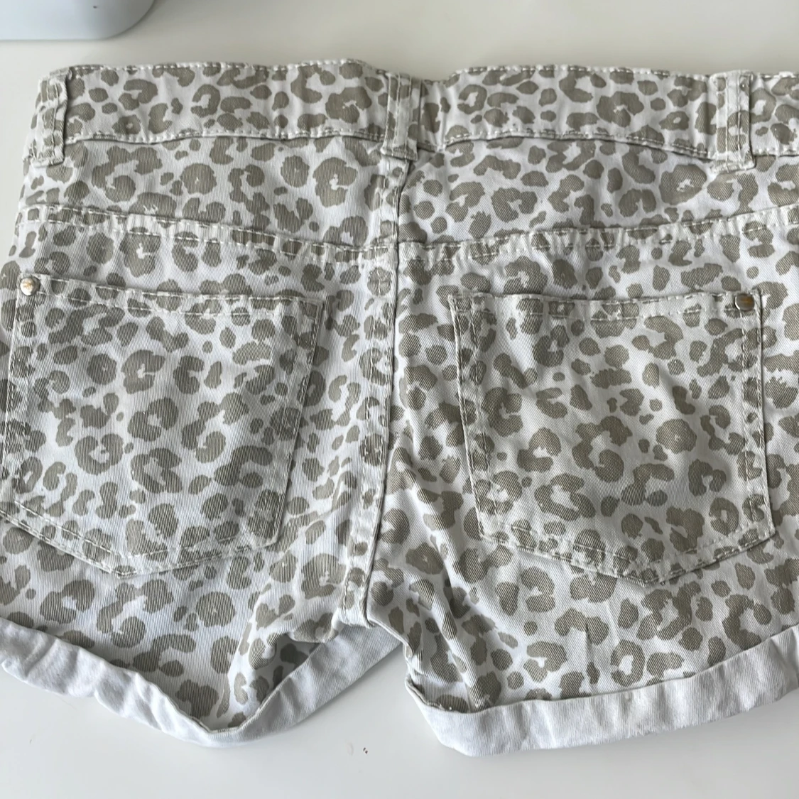 Leopardmönstrad jeansshorts - 90