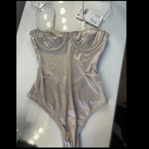 Body h&m - Ny med prislapp på, storlek 34